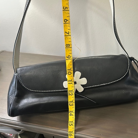 Rolf’s Vintage Black Leather Shoulder Bag with White Flower Accent - Picture 11 of 14